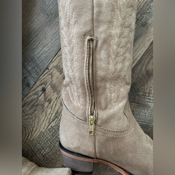Rock em camel snip toe suede cowboy boots - Picture 3 of 16